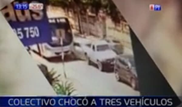 Bus provoca choque en cadena sobre España