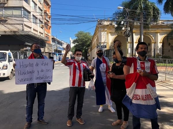 Manifestantes vuelven al microcentro