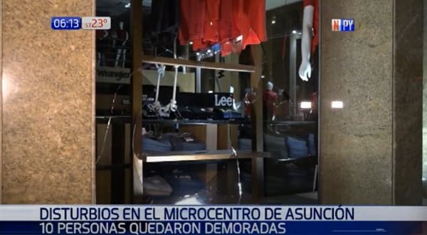 Manifestantes causan destrozos en comercios y edificios