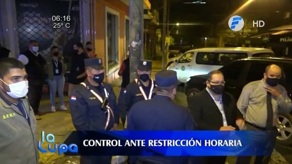 Agentes policiales y fiscales intervienen locales ante restricciones