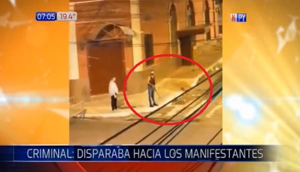 Con arma larga, hombre disparaba contra manifestantes