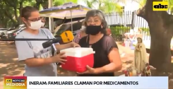 Mujer pierde a su marido y dona medicamentos en el INERAM
