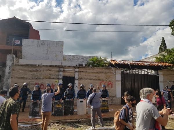 Escrachan a jueza que envió a prisión a manifestantes