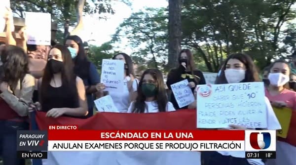 Postulantes se manifiestan en Economía tras filtración y anulación de pruebas