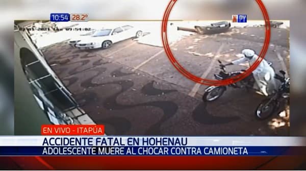 Adolescente muere tras chocar contra la parte trasera de una camioneta