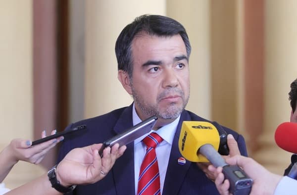 Ministro dice que Wiens habló de refinanciar a deudores que figuran en “Informconf”