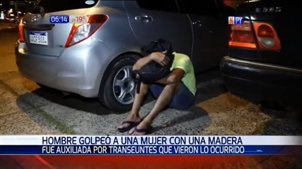 Mujer golpeada con un palo es salvada por vecinos en Lambaré