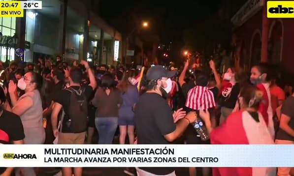 Manifestación se convirtió en marcha y llegó hasta la sede de la ANR
