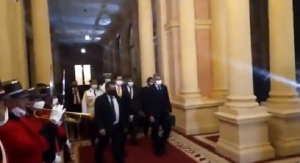 Tras polémica, Abdo Benítez confirma que el viernes llegarán vacunas de Covax