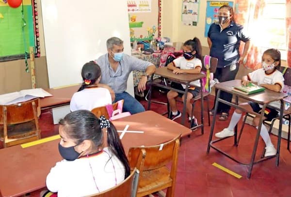 Contagios se dan en bares, asados y fútbol, asegura Abdo Benítez