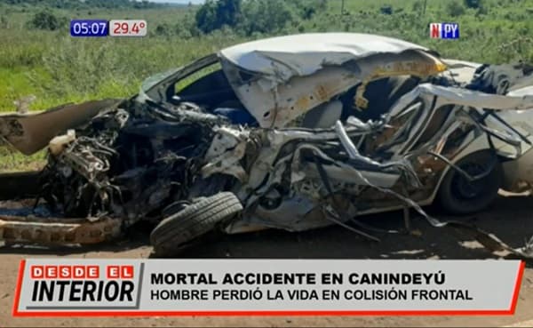 Conductor muere tras chocar frontalmente contra un camión
