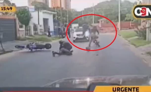 Persecución y pelea para detener a dos “motochorros”
