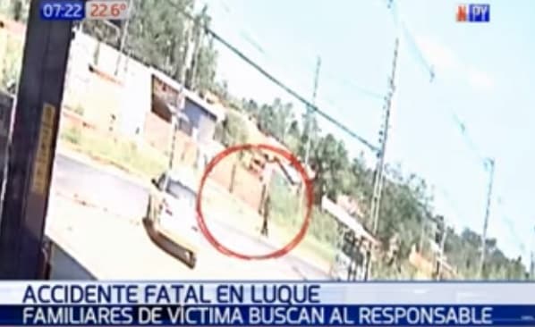 Motociclista arrolla y mata a peatón en Luque