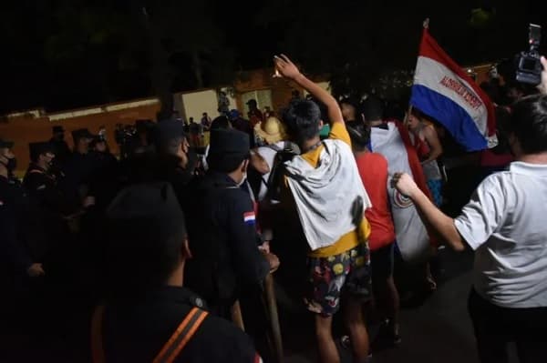 Detienen a ocho personas tras manifestación frente a Mburuvicha Róga