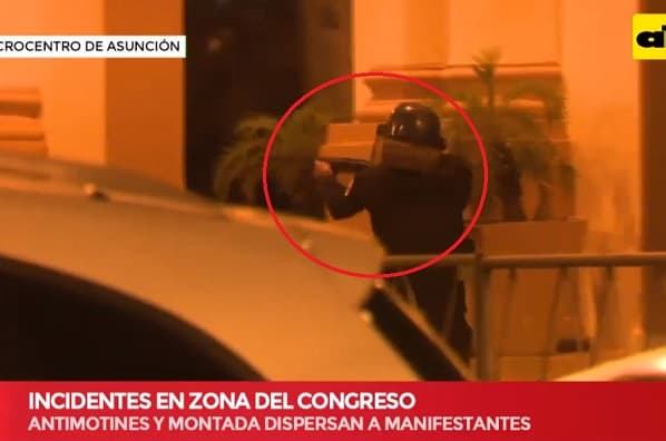 Policía dispersa manifestación tras incidentes