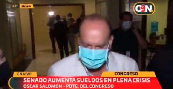 Presidente del Congreso “huye” ante preguntas sobre aumento a funcionarios