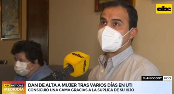 Dan de alta a madre de hombre que imploró por cama de terapia