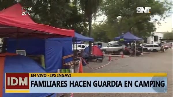 Familiares de pacientes hacen guardia en campings en Ingavi