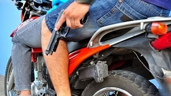 Asesinan de varios disparos a un hombre en la vía pública