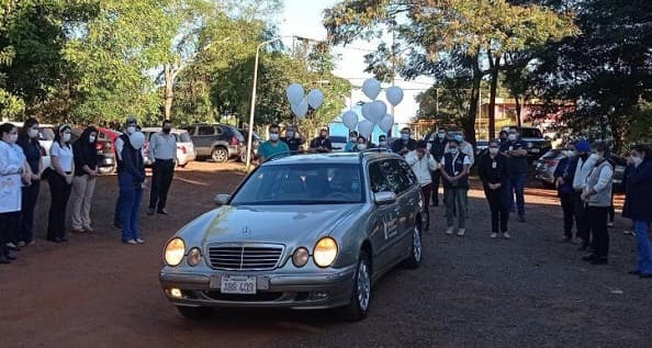 Enfermera muere por Covid-19 y su esposo e hijo están en terapia