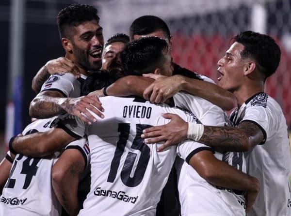 Libertad vence a Atlético Nacional por la mínima diferencia