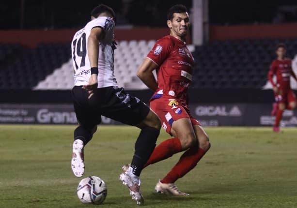 “Regalo” frena a Libertad y ahora comparte la punta