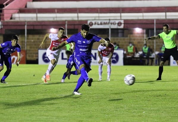 Sol de América gana y deja en la cola a River