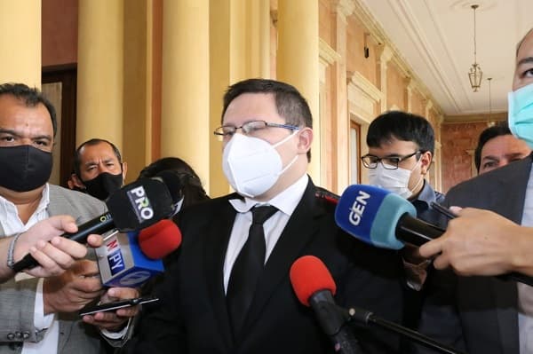 Ejecutivo dispone reducción del IVA para el sector farmacéutico