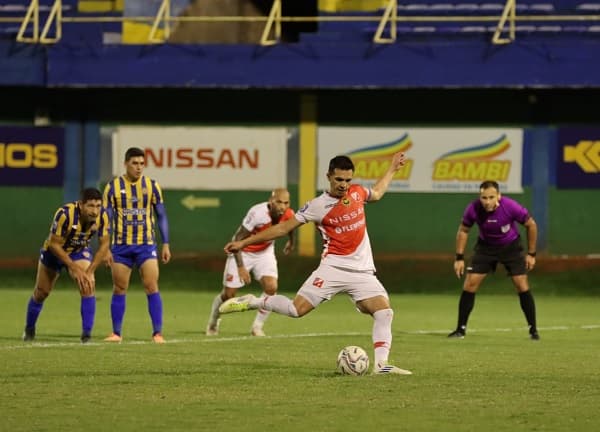 Luqueño resigna un empate ante River