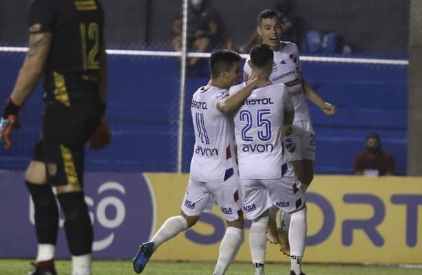 Nacional gana gracias a un penal sobre la hora