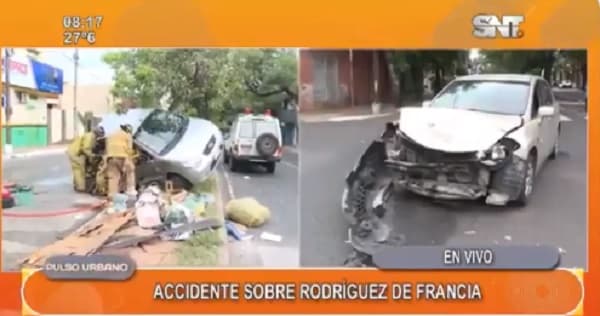 Rescatan a pasajera que quedó atrapada tras choque de Uber