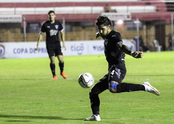 Libertad no falla y está solo en la cima