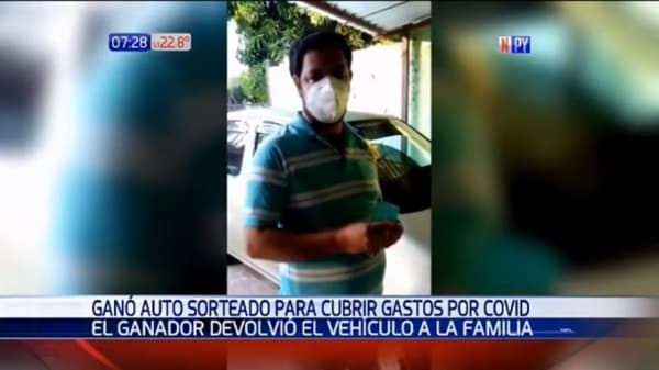 Hombre devuelve auto ganado en sorteo para gastos por Covid-19
