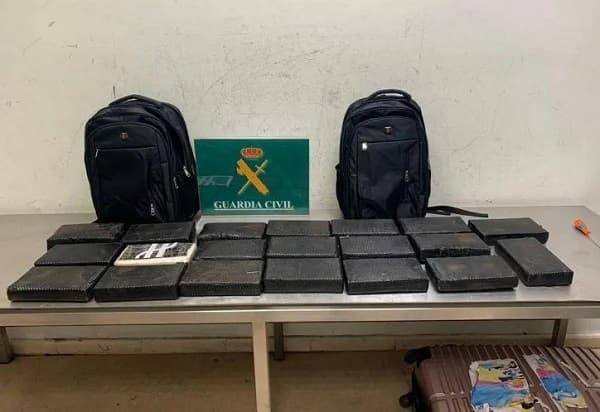 Caso droga en maleta: Madre de imputado afirma que otros son responsables