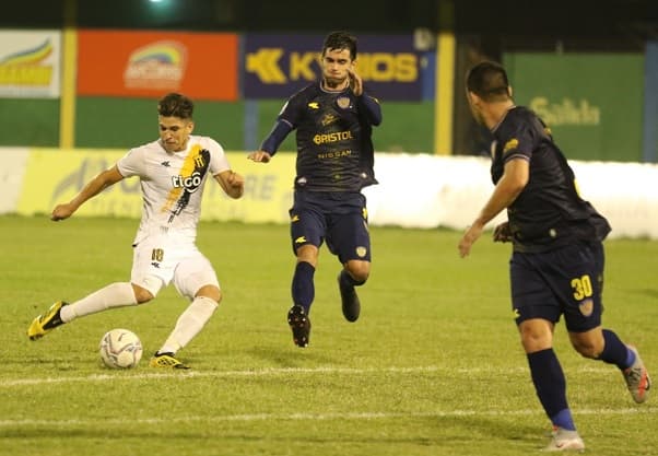 Guaraní vence a Luqueño en partido con “atentado” incluido