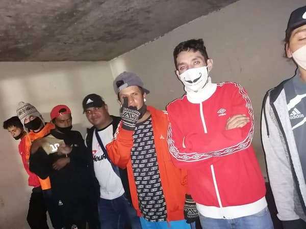 Detienen a hinchas colombianos sospechosos de robar y generar disturbios