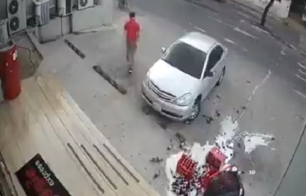 Buscan a empleado que sufrió “accidente” con cajones de cerveza