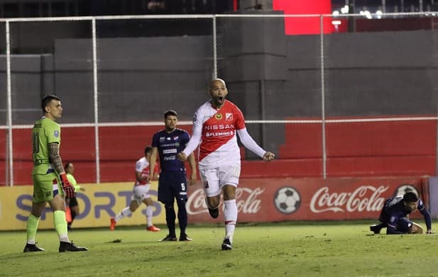 River le sirve el campeonato a Libertad