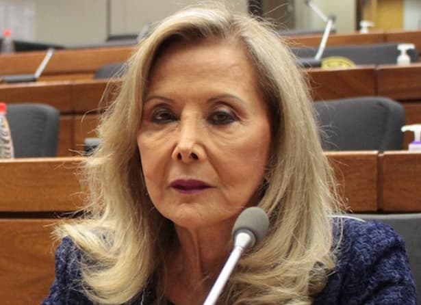 Gusinky asume que se burló y pide disculpas, pero no renuncia