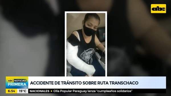 Conductora se llevó por delante a familia en parada y ahora le exigen asistencia