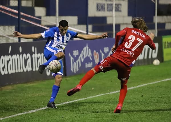 12 de Octubre y Nacional empatan en el cierre del Apertura