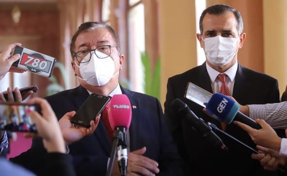 Negocian con Brasil la liberación de aguas para permitir navegación