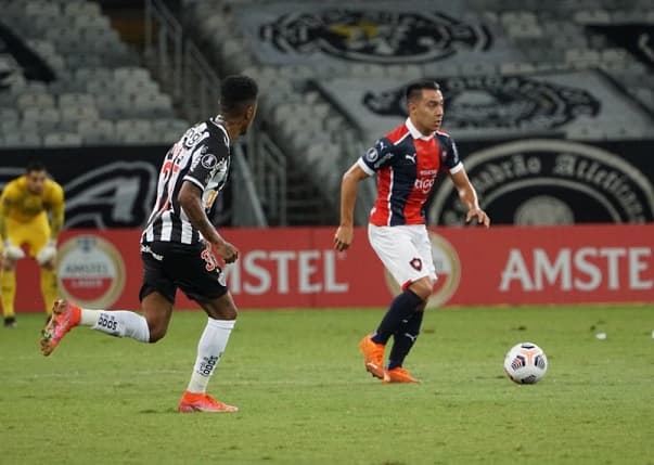 Cerro cae goleado en Brasil
