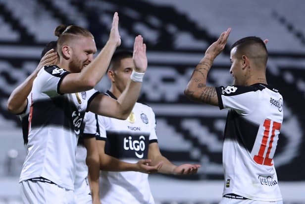 Olimpia remonta y termina goleando a Luqueño