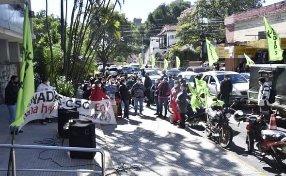 Sindicatos del IPS se manifiestan exigiendo cumplimiento de derechos laborales