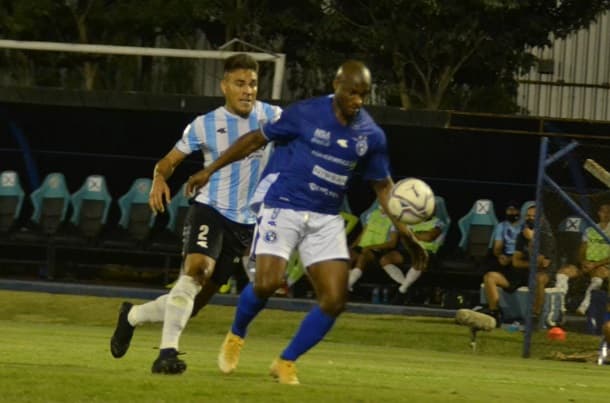 Sol y Guaireña igualan en Villa Elisa