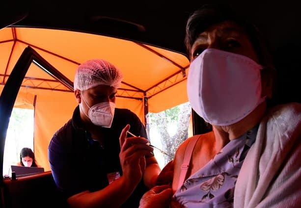 Desde este lunes habilitarán vacunación en comercios multitiendas