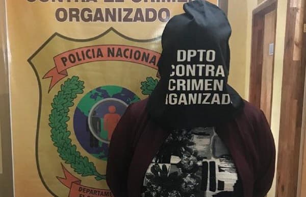 Detienen a abogada con ocho órdenes de captura