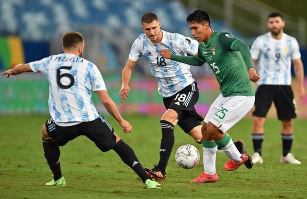 Argentina golea y es primero en el grupo de Paraguay