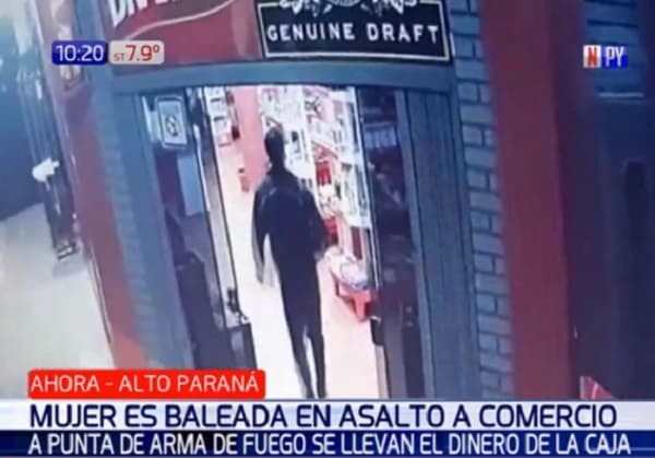 Balean a una mujer durante asalto